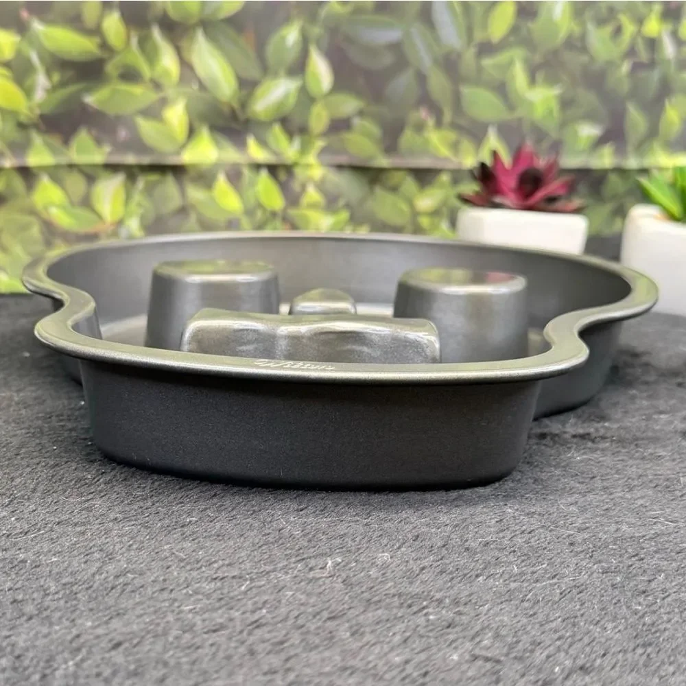 Wilton Skull Cake Pan – Spooky Halloween Bakeware